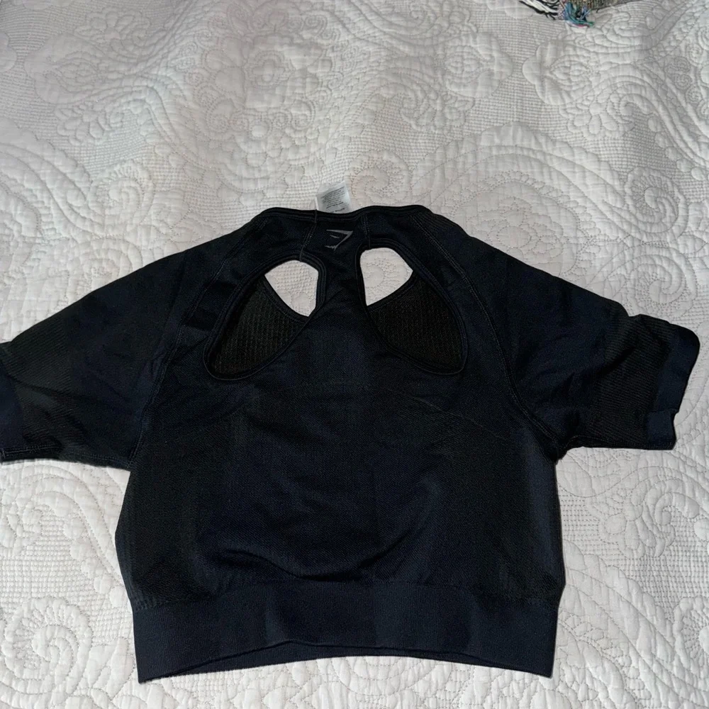 5- ULTRA SEAMLESS GYMSHARK CROP TOPS- BLACK, BLUE, PINK, TEAL, & ORANGE MEDIUM - Picture 3 of 15